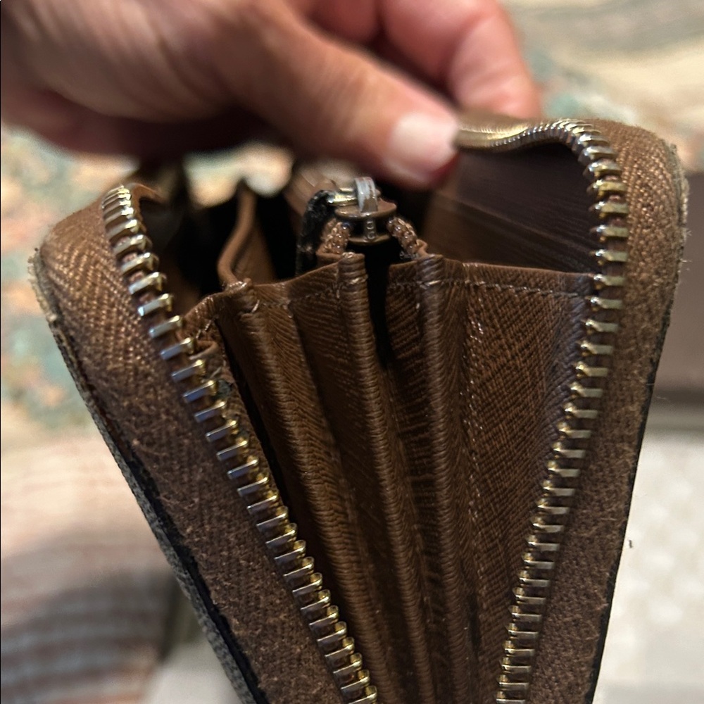 Gucci Tan and Brown GG Pattern Wallet - Picture 8 of 13